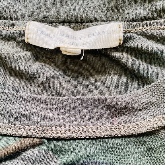 Truly Madly Deeply Camo Tee Size S - Picture 4 of 4